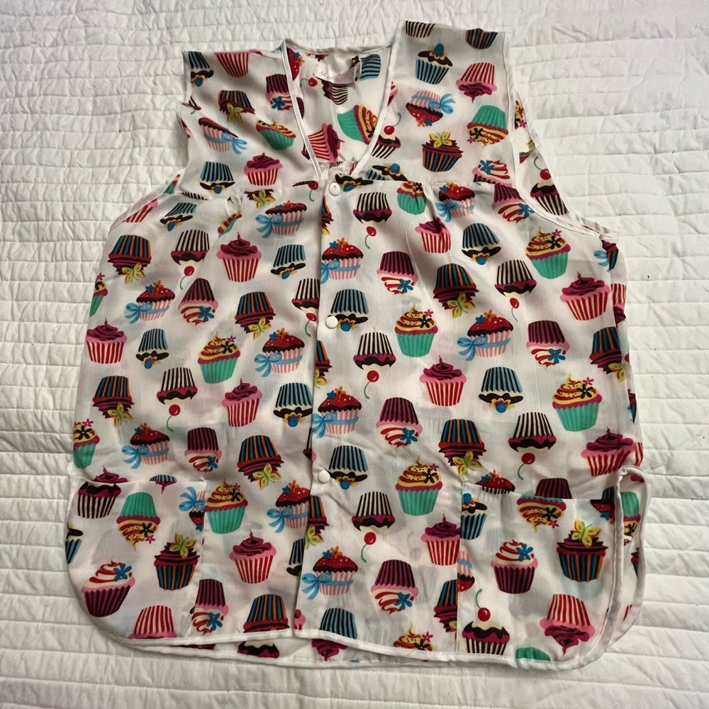 Butterfly brand cupcake print smock apron with pocket